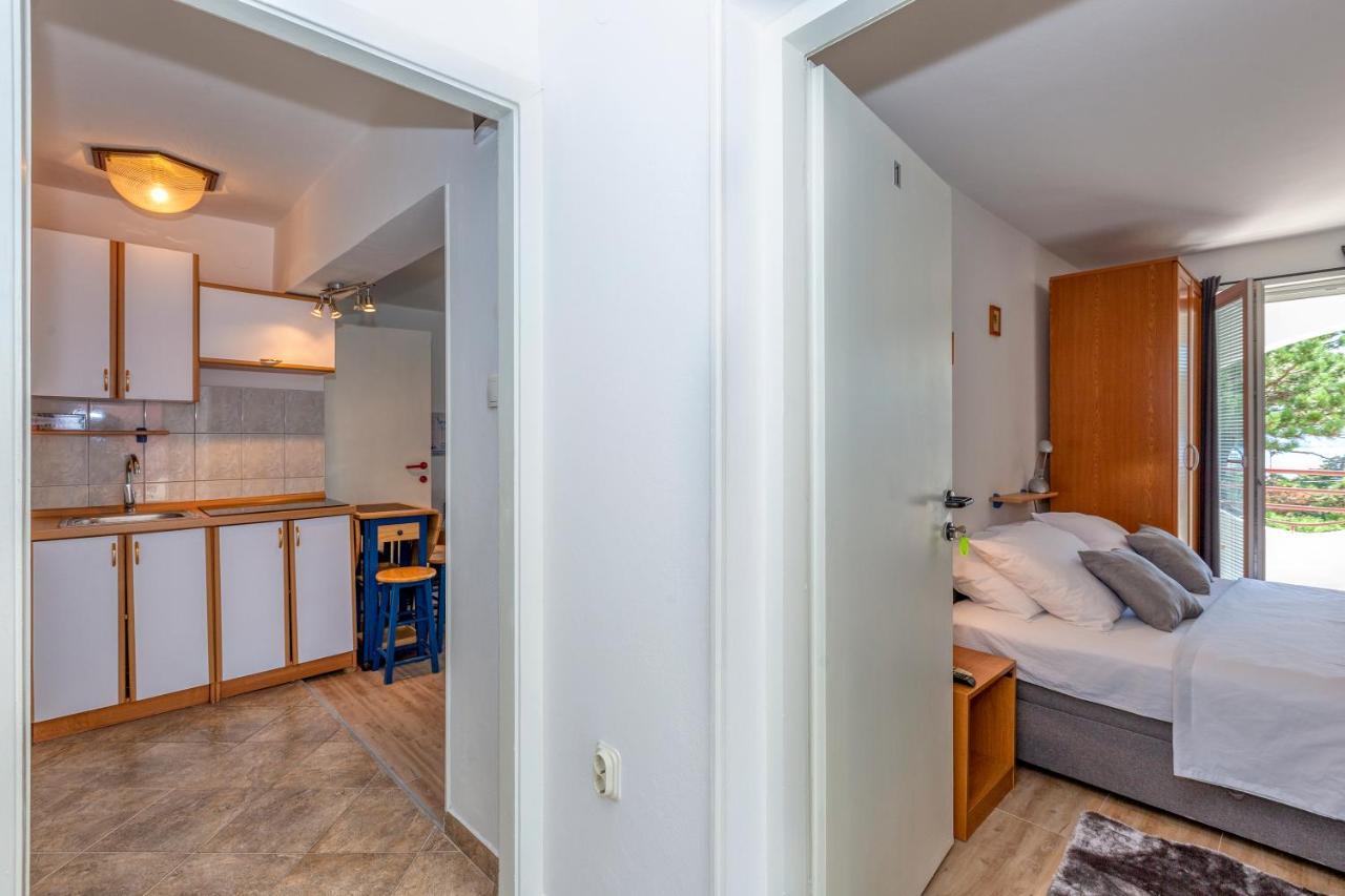 Apartmani Luky Karlobag Exterior photo